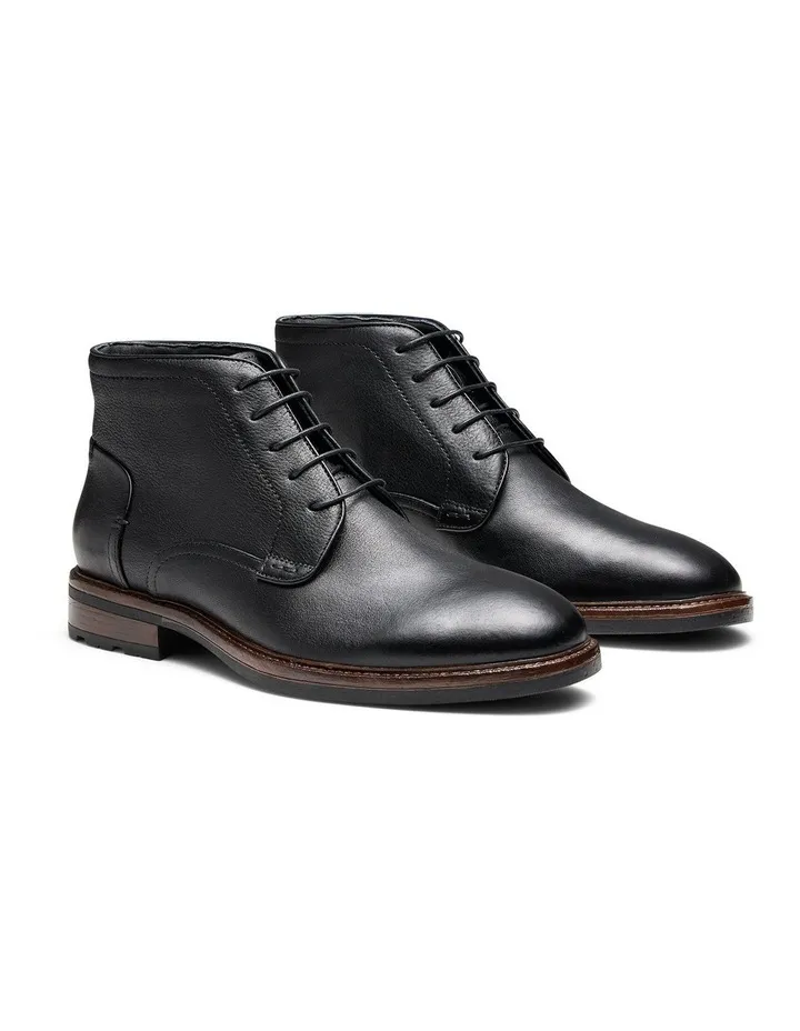 Bobby Chukka Boots in Black