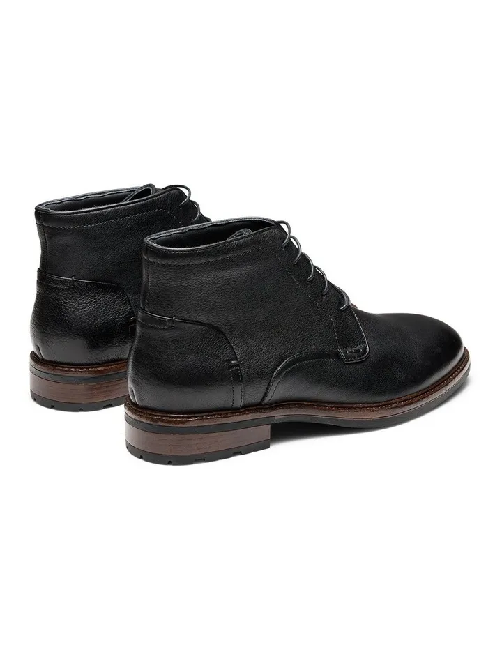 Bobby Chukka Boots in Black