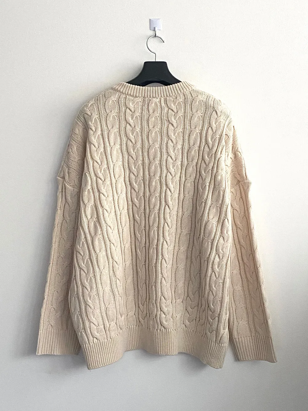 Cable Knit V-Neck Long Sleeves for Men and Women